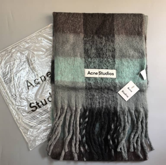 Acne Studios scarf - Picture 1 of 4